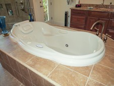 Tub in master bathroom - manor home - Ormond Beach, FL