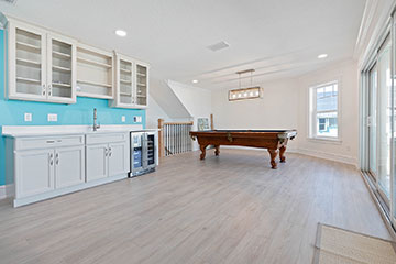 Game room kitchenette with wet bar