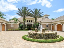 Courtyard with six car garage - manor home - Ormond Beach Florida